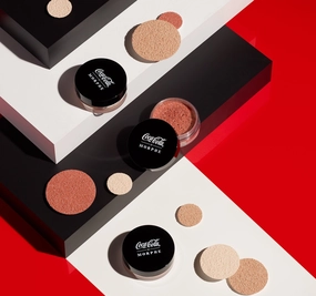 COCA-COLA X MORPHE GLOWING PLACES LOOSE HIGHLIGHTER - POP IT