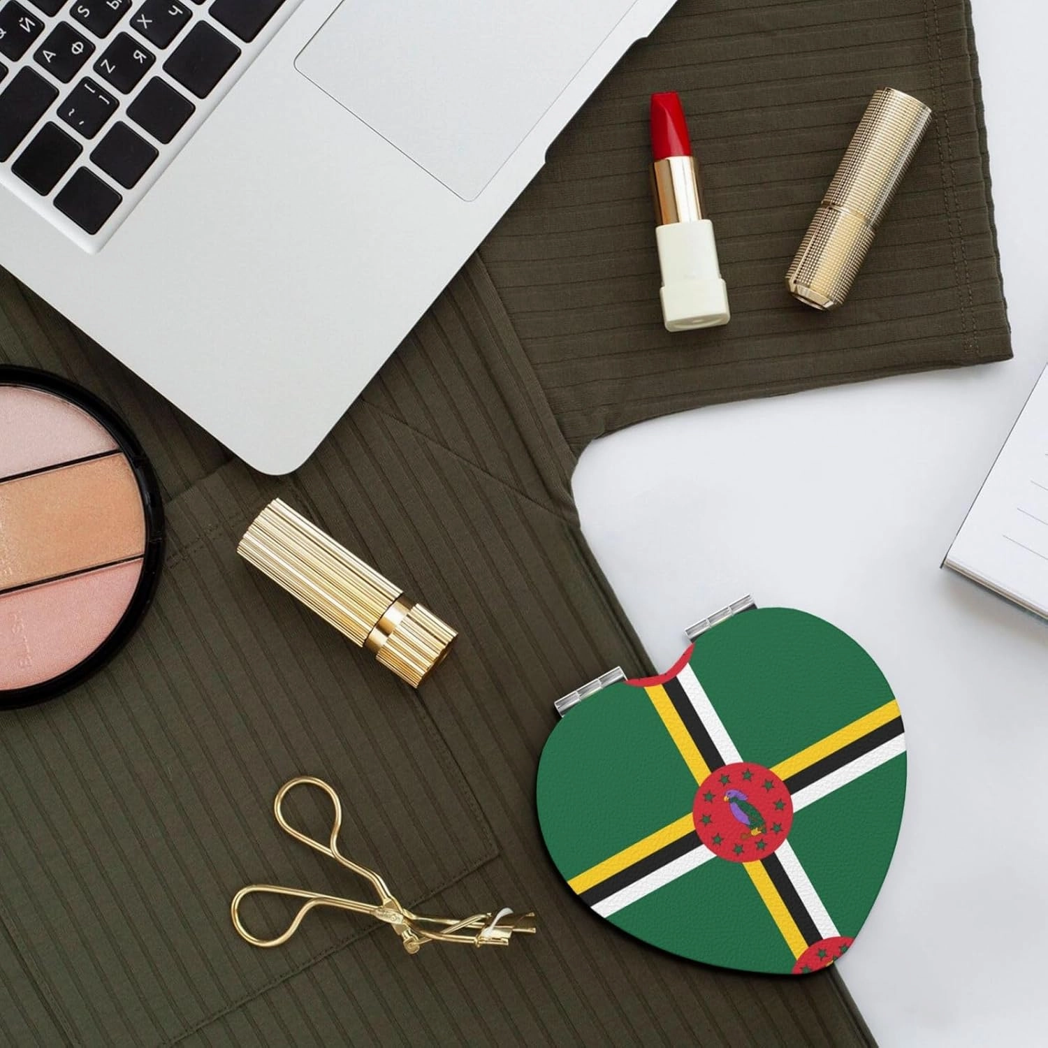 Flag of The Commonwealth of Dominica Makeup Mirror Portable Folding Mini Mirror Double Sided Travel Makeup Mirror Heart Shape Handheld Pocket Mirror