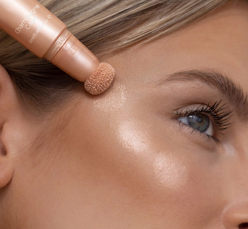 HIGHLIGHT & GLOW BEAUTY WAND - CHAMPAGNE GLOW