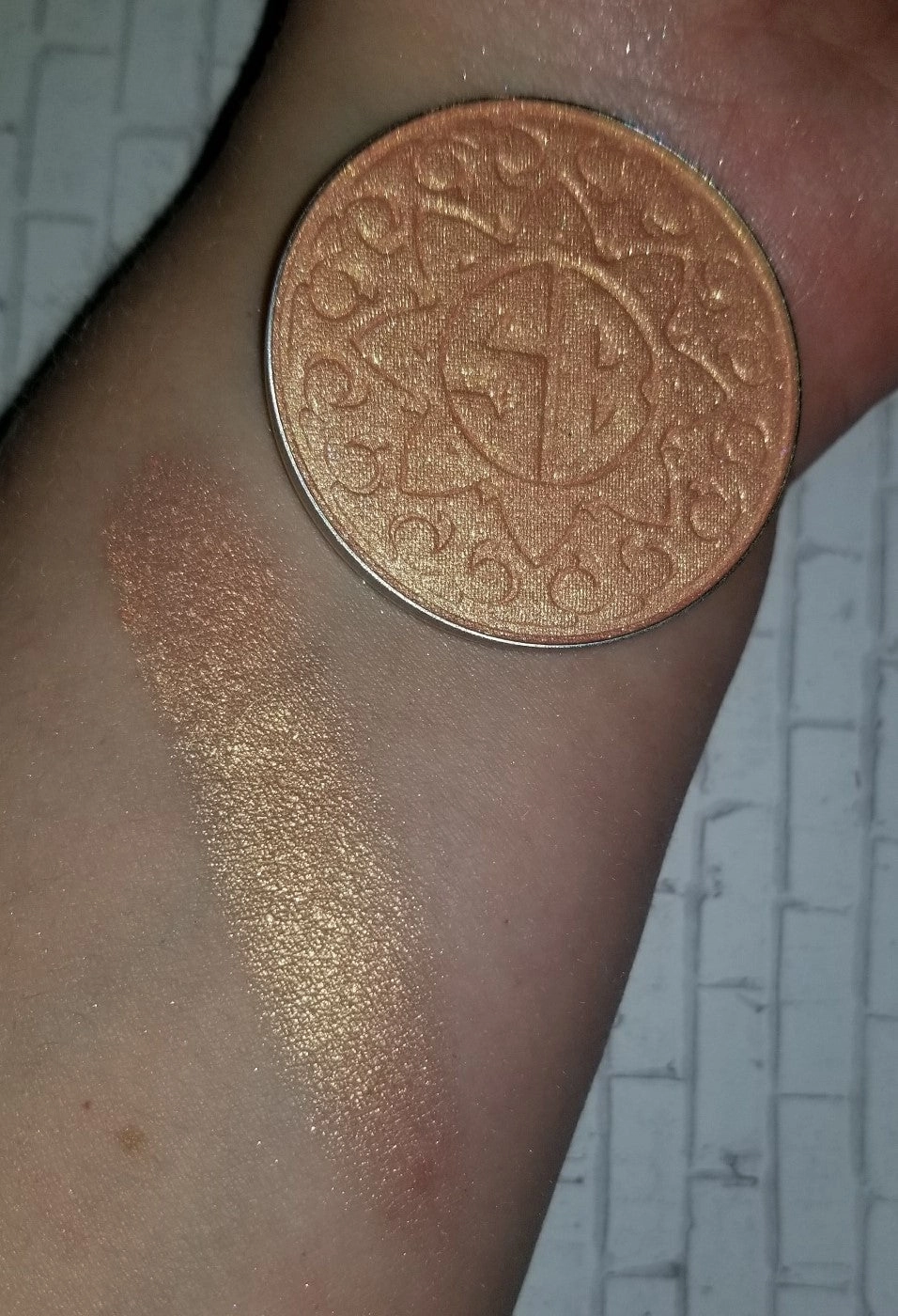 Iconic Peach Pressed Highlighter