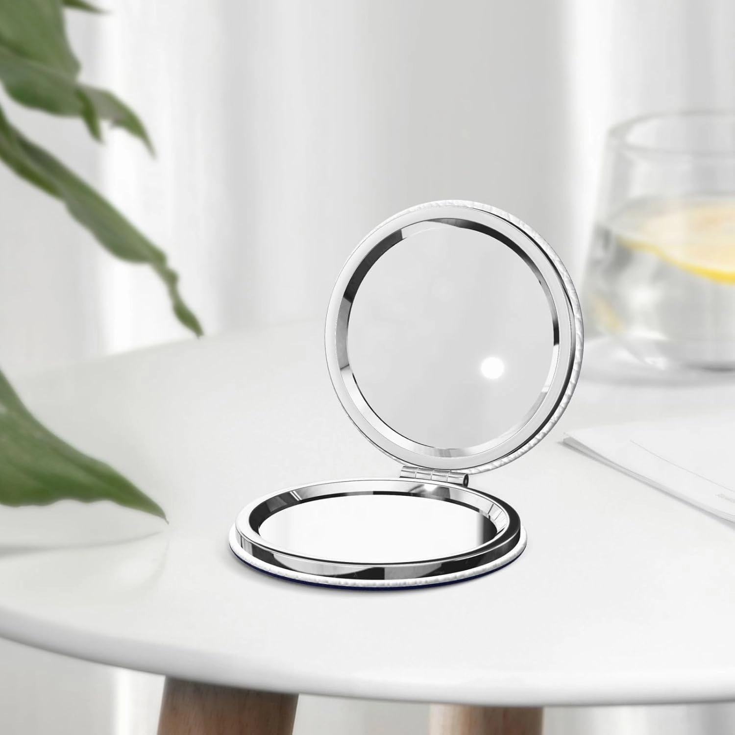 Indiana State Flag Makeup Mirror Portable Folding Mini Mirror Double Sided Travel Makeup Mirror Round Shape Handheld Pocket Mirror