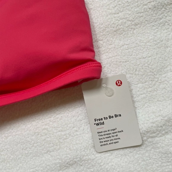 Lululemon Free to Be Wild Size 6 NWOT