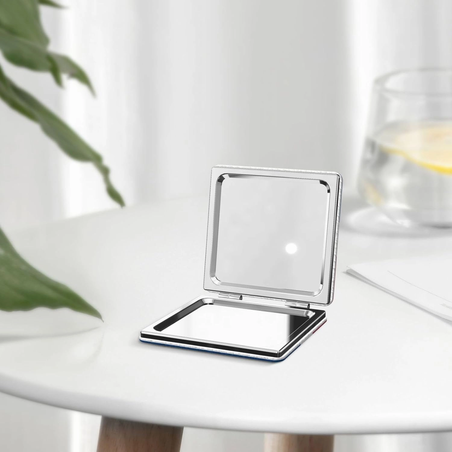 Missouri State Flag Makeup Mirror Portable Folding Mini Mirror Double Sided Travel Makeup Mirror Square Handheld Pocket Mirror
