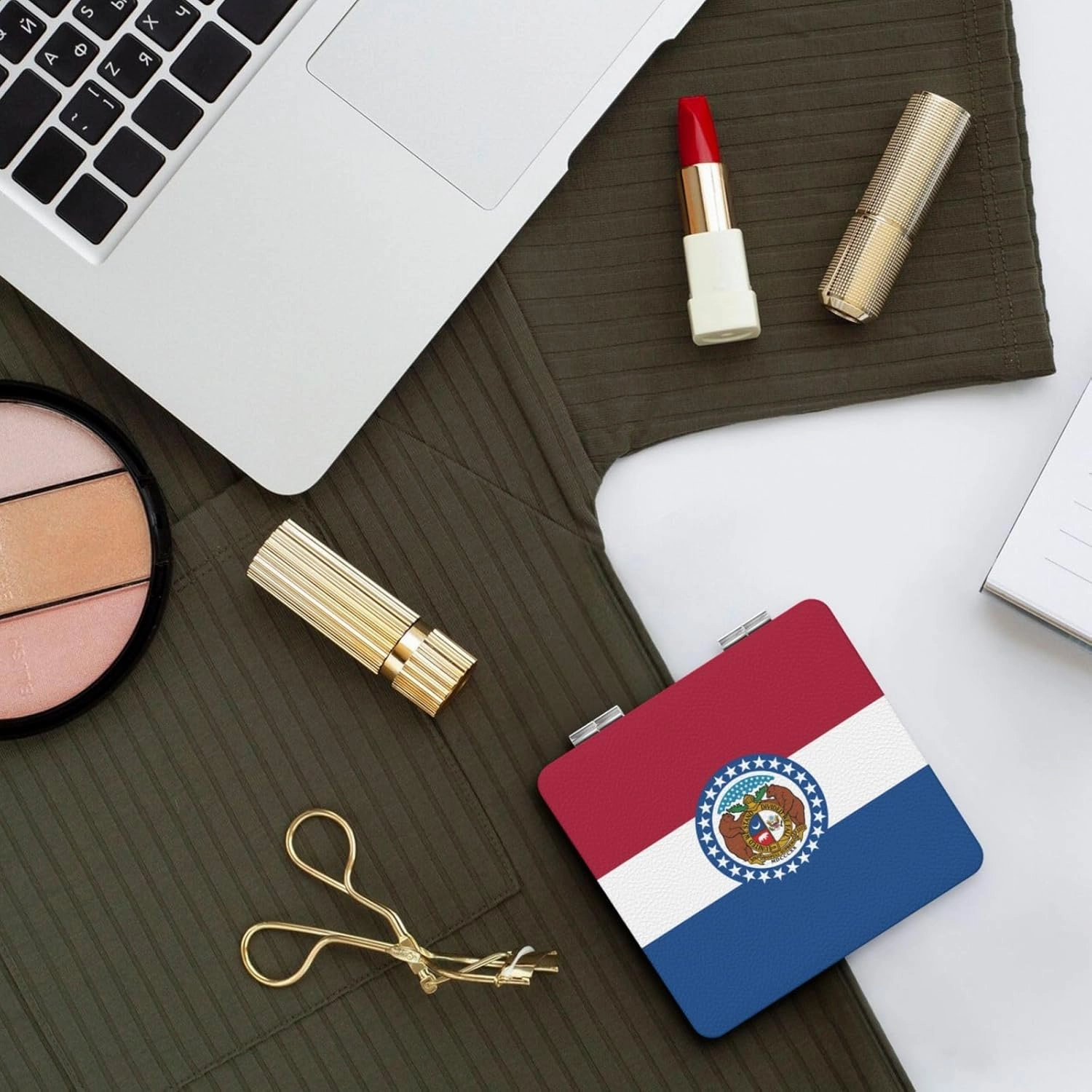 Missouri State Flag Makeup Mirror Portable Folding Mini Mirror Double Sided Travel Makeup Mirror Square Handheld Pocket Mirror