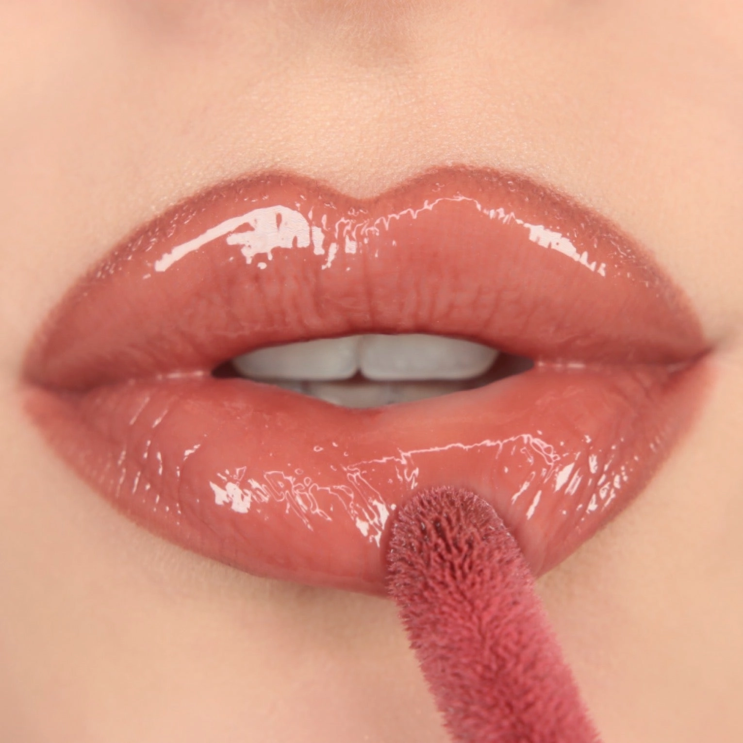Revolution Pout Bomb Plumping Gloss Cookie Deep Nude